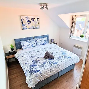 Apartment Luxury Spacious Apartment- Sleeps 4